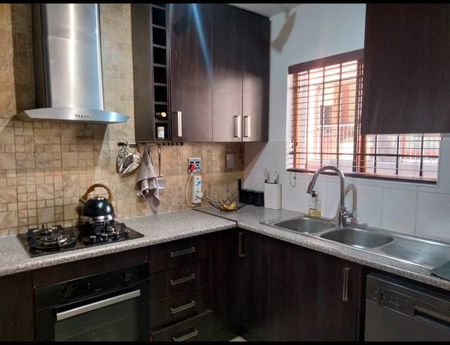 3 BEDROOM TOWNHOUSE FOR SALE IN SUNDOWNER